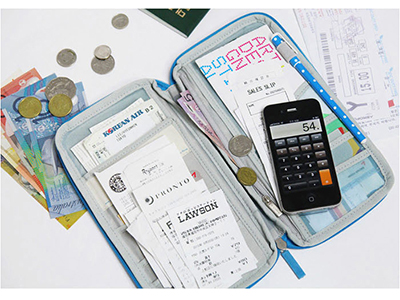 WATERPROOF NYLON TRAVEL CLUTCH