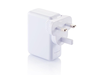 TRAVEL PLUG WITH A QUADRUPLE USB PORT