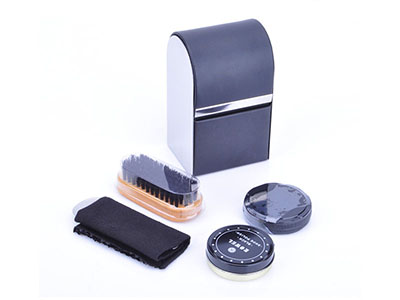 PORTABLE SHOE POLISH SET IN LEATHER BOX
