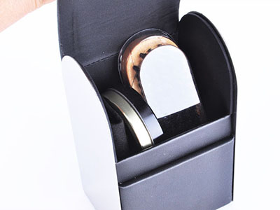 PORTABLE SHOE POLISH SET IN LEATHER BOX