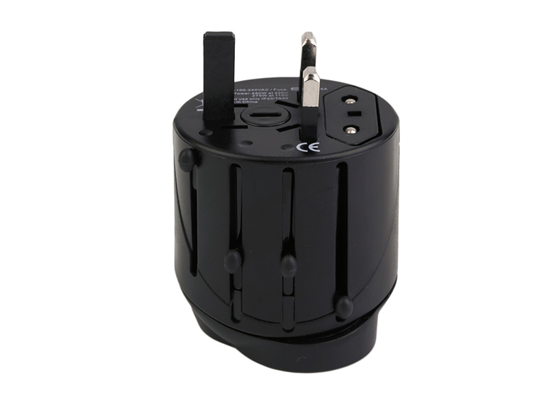 UNIVERSAL TRAVEL ADAPTER