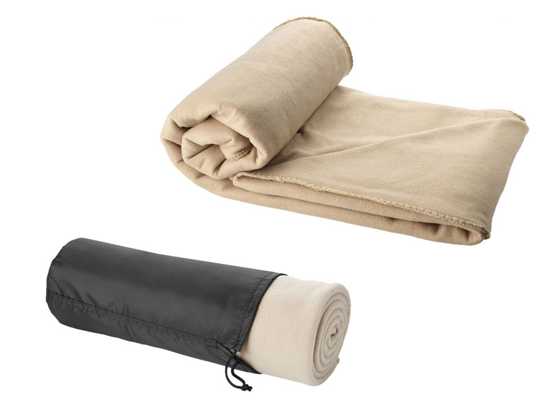 HUGGY BLANKET AND POUCH